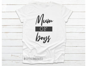 Mum of boys #outnumbered print t-shirt